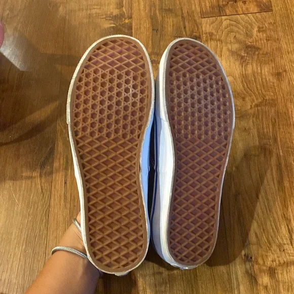 Vans - Picture 3 of 5